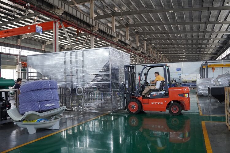 macchina per il ghiaccio a cubetti messa in uso