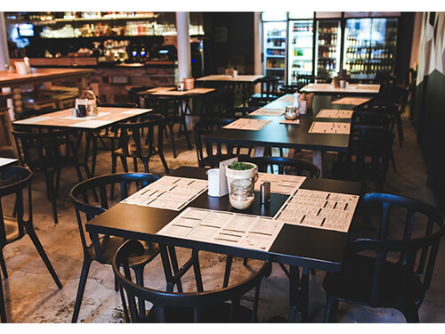 applicazione di cubetti di ghiaccio nel ristorante