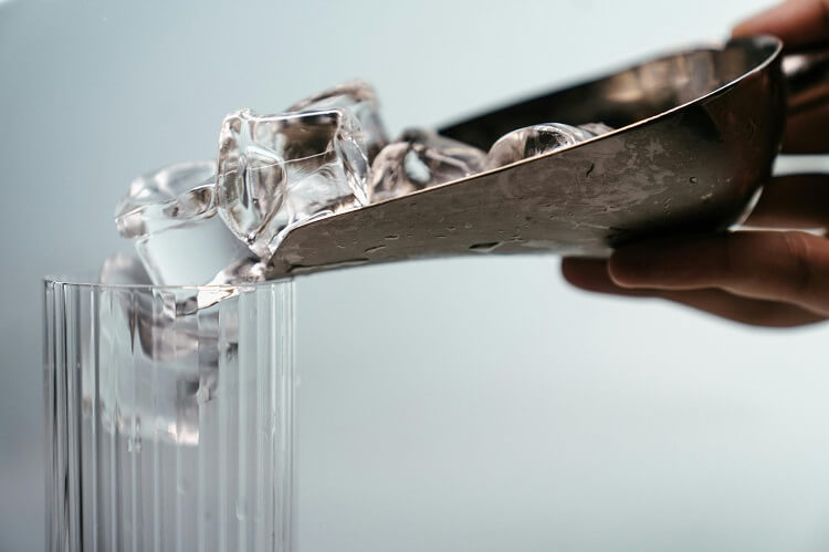 Il ruolo delle macchine per il ghiaccio a cubetti nel settore commerciale