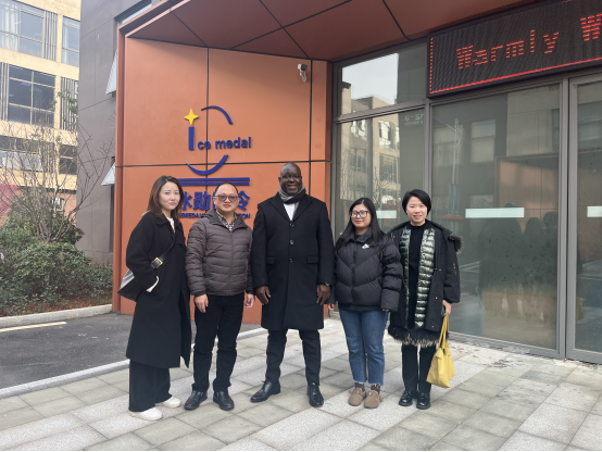 Benvenuti ai clienti della Guinea a visitare Icemedal